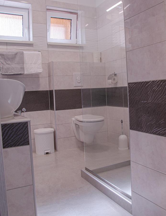 Oros House Apartmanhaz *
